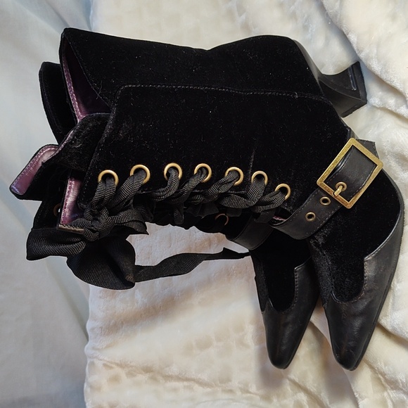 ELLIE Brand Booties - Picture 4 of 7